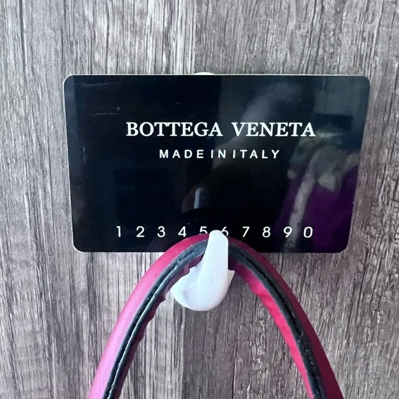 Bottega Veneta Tote Elegant Red Woven Tote Bag Full Zip - Picture 8 of 15